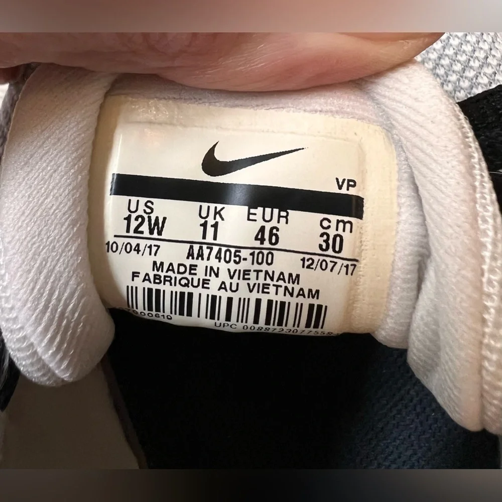 Nike Flex Mens 12W white w/ black running shoe. Lace up. Sneaker.‎ Athletic.